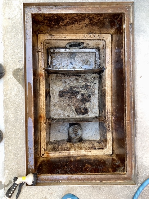 久しぶりに見る！グリストラップの底