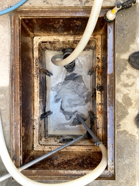 久しぶりに見る！グリストラップの底